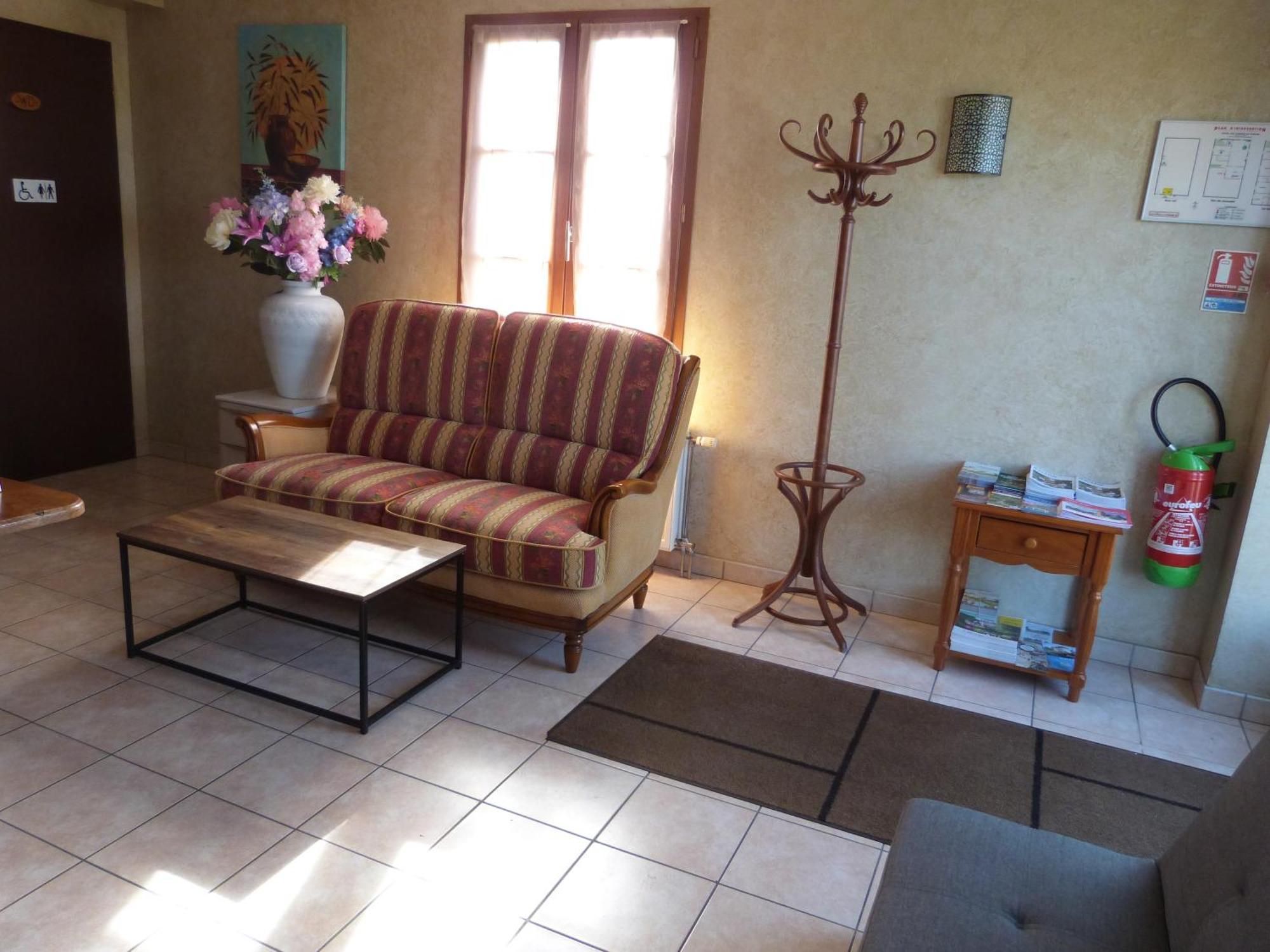 Logis Hotel Les Confins Du Perche Sceaux-sur-Huisne Dış mekan fotoğraf