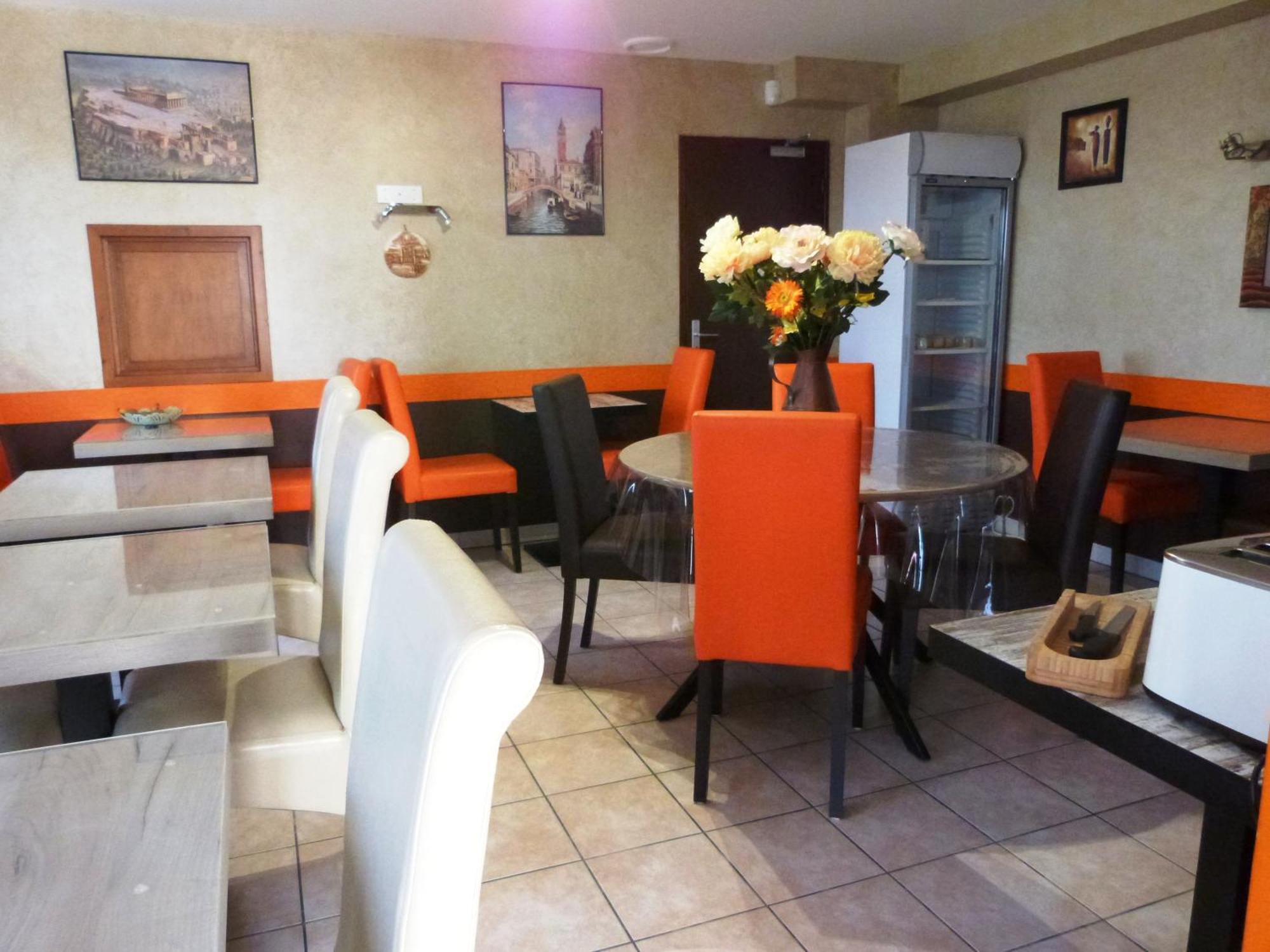 Logis Hotel Les Confins Du Perche Sceaux-sur-Huisne Dış mekan fotoğraf